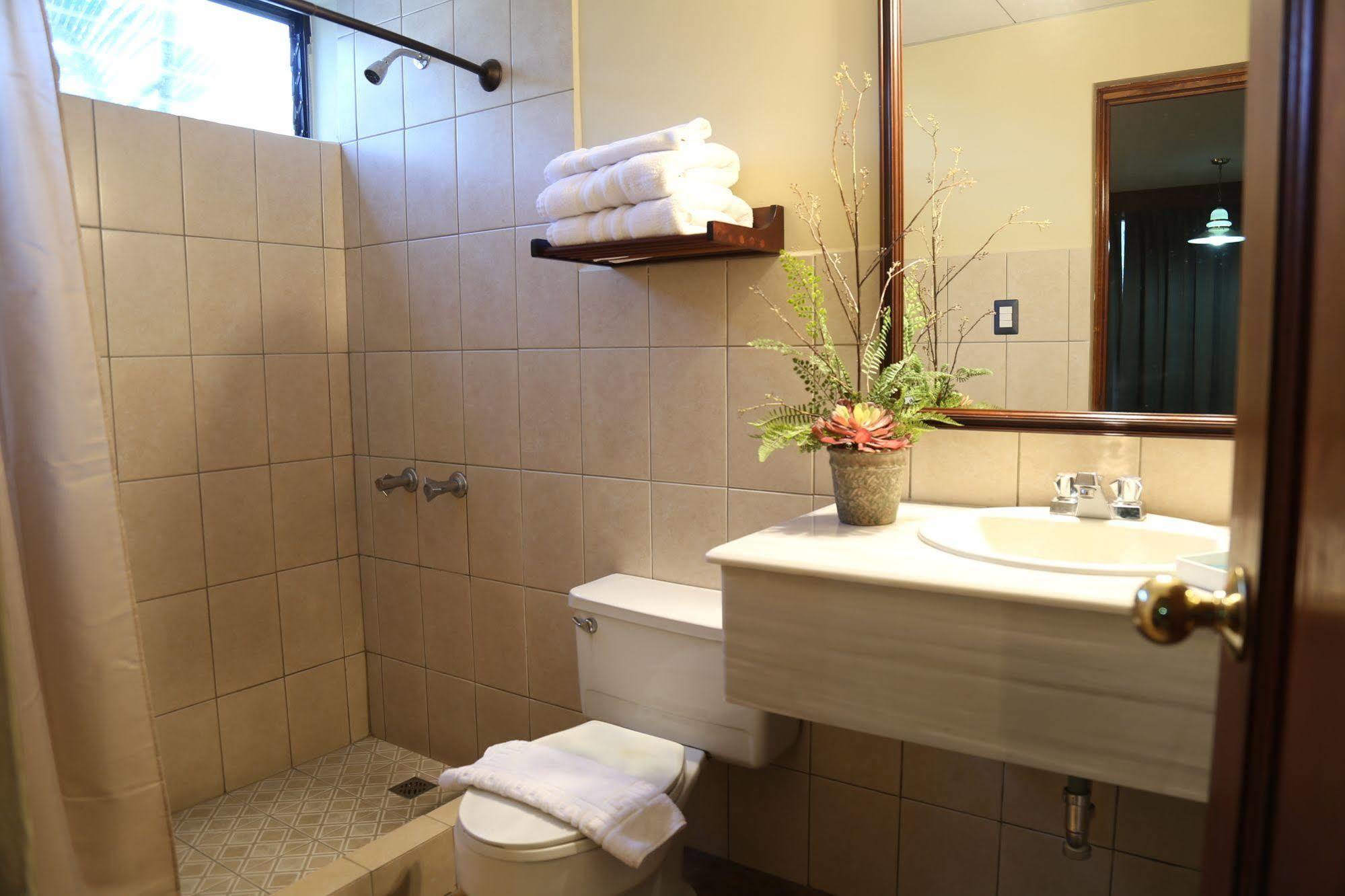 Hotel Residencia Del Sol Guatemala City Bagian luar foto
